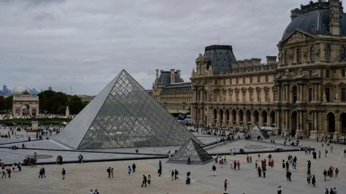 CONTINÚA POLICÍA LAS INVESTIGACIONES EN TORNO AL MULTIMILLONARIO ROBO EN EL LOUVRE
