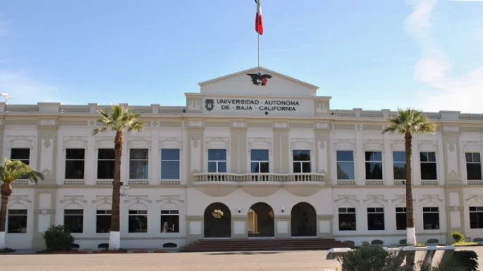 Destituyen a maestro de UABC por presunto acoso a alumnas