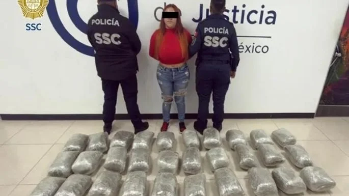 Es detenida mujer con mariguana y subametralladora
