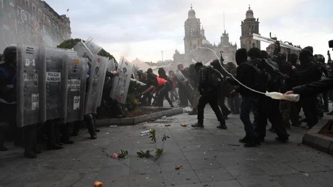 TERMINA EN ZAFARRANCHO LA MANIFESTACIÓN POR EL 2 DE OCTUBRE