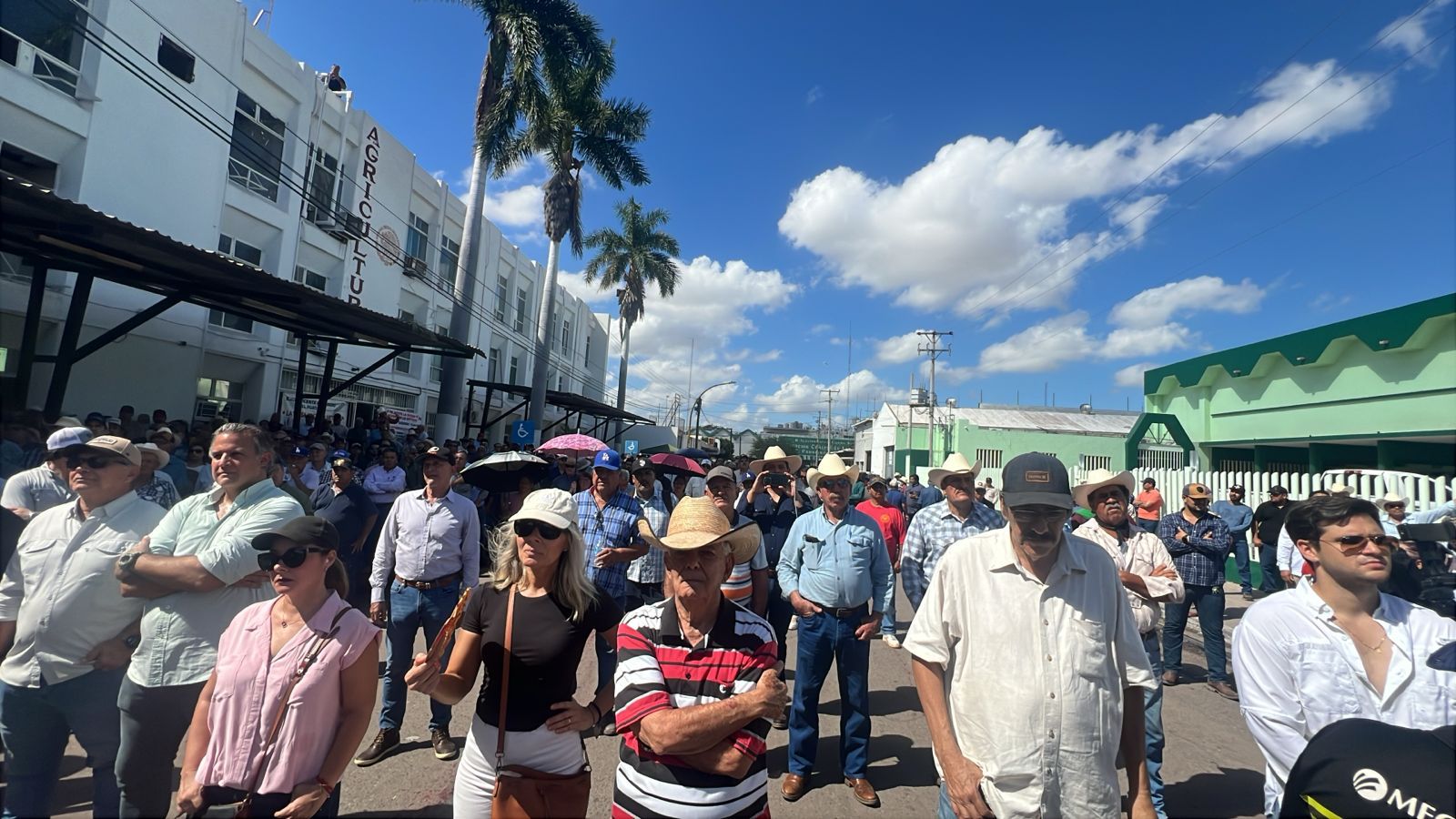 Mantiene diálogo SADER con productores manifestantes