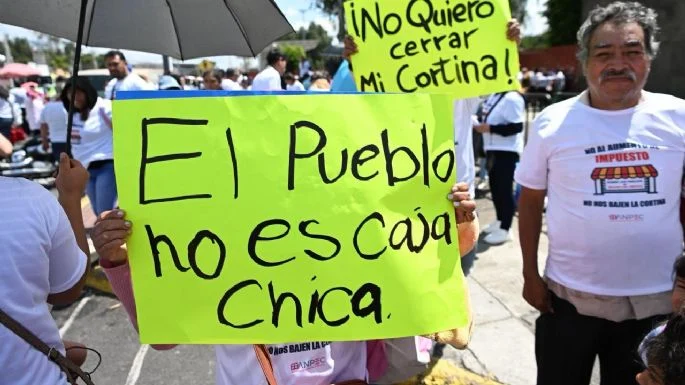 Protestan comerciantes contra impuesto a tabaco