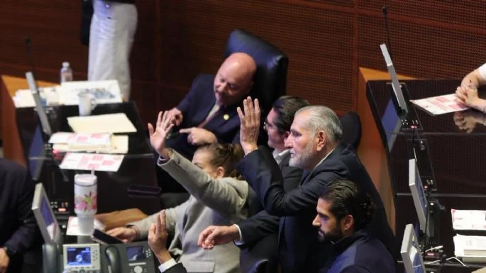 CONSUMAN SENADORES MORENISTAS RETROACTIVIDAD “LIGHT” EN LA LEY DE AMPARO