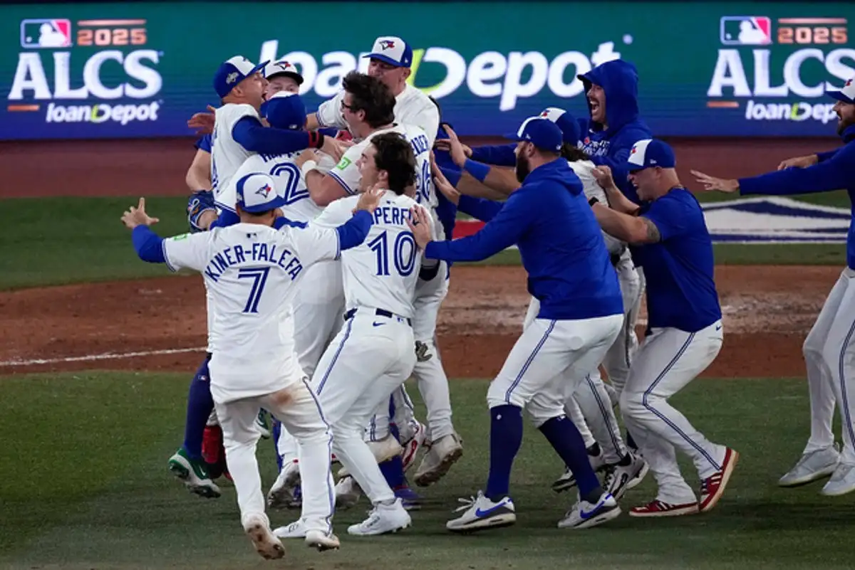 Va Toronto a Serie Mundial, tras espera de 32 años