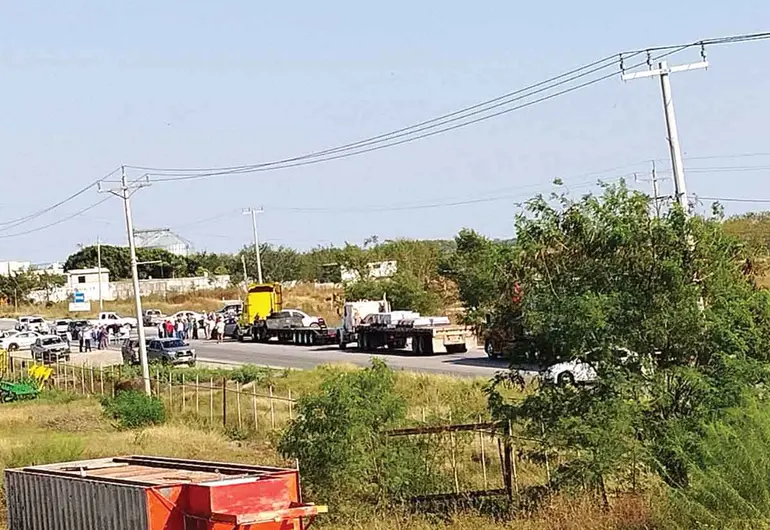 Continúa el paro de transportistas y productores del campo