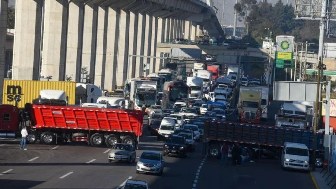 PARALIZAN TRANSPORTISTAS Y PRODUCTORES DEL CAMPO PRINCIPALES ARTERIAS VIALES DEL PAÍS