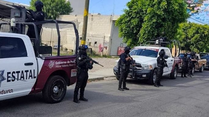 Asesinan a balazos a tres policías en Puebla