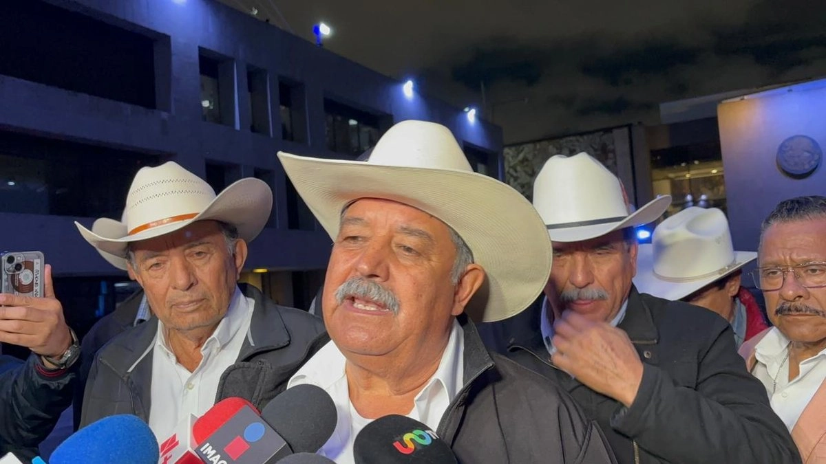 LLEGAN A ACUERDOS TRANSPORTISTAS Y PRODUCTORES DEL CAMPO CON GOBIERNO FEDERAL; LEVANTAN BLOQUEOS