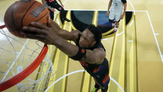 Tras medio siglo, los Knicks levantan nuevamente la copa en la NBA Tras medio siglo, los Knicks levantan nuevamente la copa en la NBA