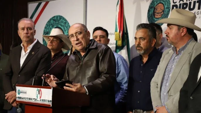 INSUFICIENTES, AMBIGUOS Y COSMÉTICOS CAMBIOS AL DICTAMEN DE LEY DE AGUAS: DIPUTADOS PAN Y PRI