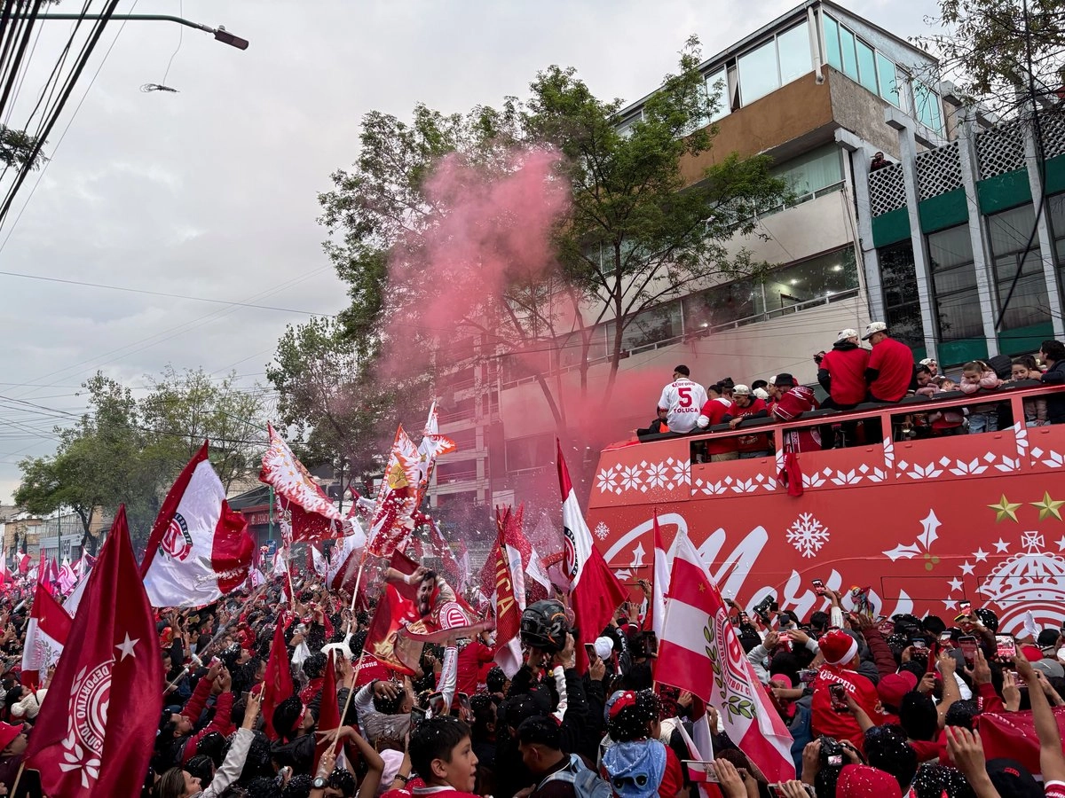 Celebran miles en la calle el bicampeonato de los Diablos