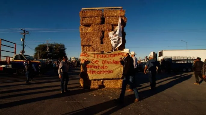Estiman pérdidas millonarias por bloqueos en garita de BC Estiman pérdidas millonarias por bloqueos en garita de BC