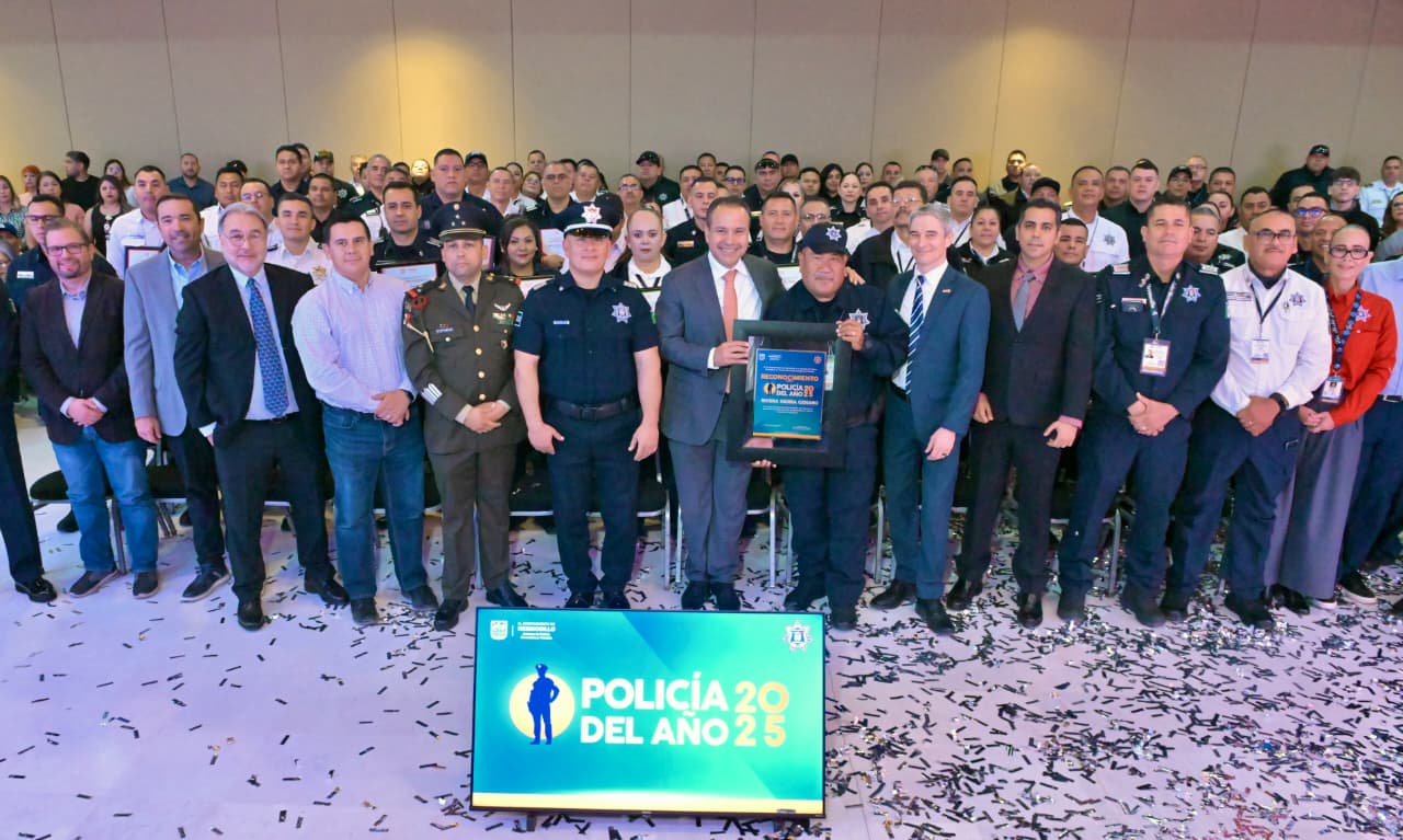 Reconoce Toño Astiazarán a policías en su día