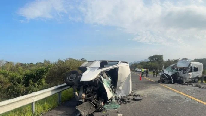 Choca comitiva que asistiría a evento de Sheinbaum; hay tres muertos