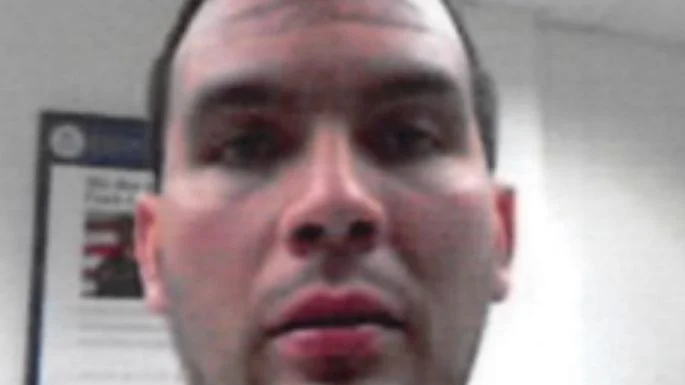 Incluyen a expolicía federal en lista de más buscados en EU