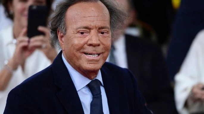 Desecha España acusaciones contra Julio Iglesias