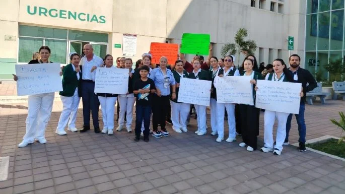Protestan trabajadores de Hospital IMSS-Bienestar de Culiacán