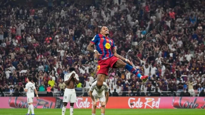 Barcelona alza la Supercopa al vencer al Real Madrid Barcelona alza la Supercopa al vencer al Real Madrid