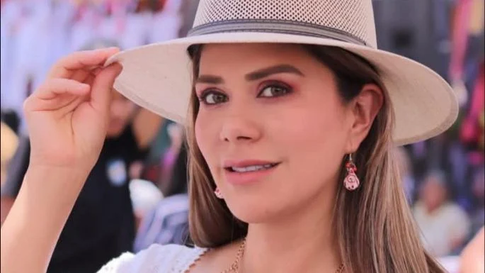 DETIENEN A SECRETARIA PARTICULAR DEL ALCALDE ASESINADO CARLOS MANZO DETIENEN A SECRETARIA PARTICULAR DEL ALCALDE ASESINADO CARLOS MANZO