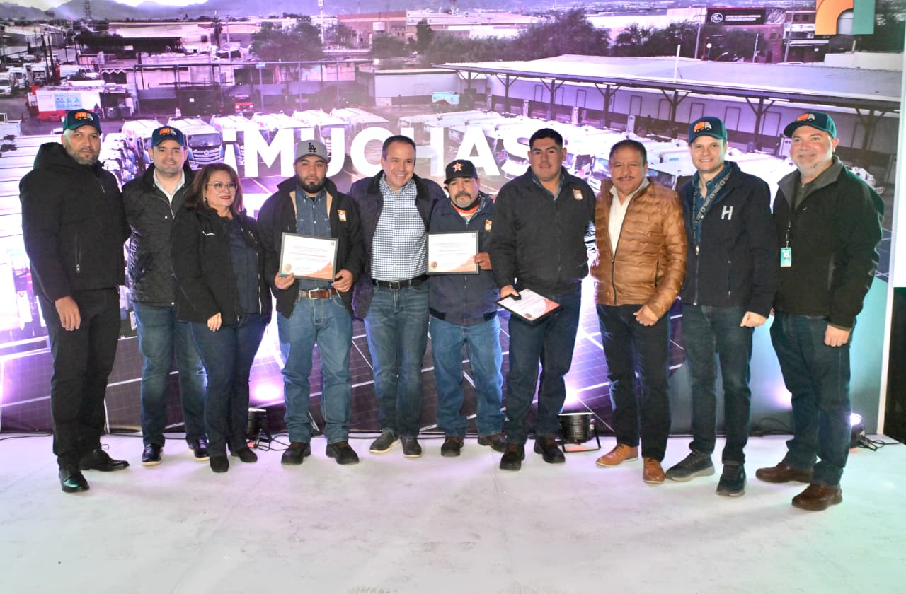 Reconoce Toño Astiazarán a recolectores de basura en su día Reconoce Toño Astiazarán a recolectores de basura en su día