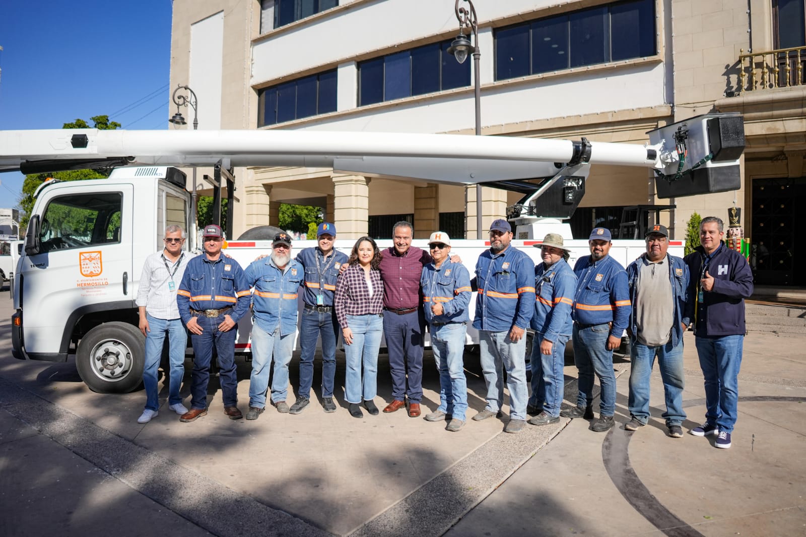 Suma Toño Astiazarán grúa para atender parques y jardines