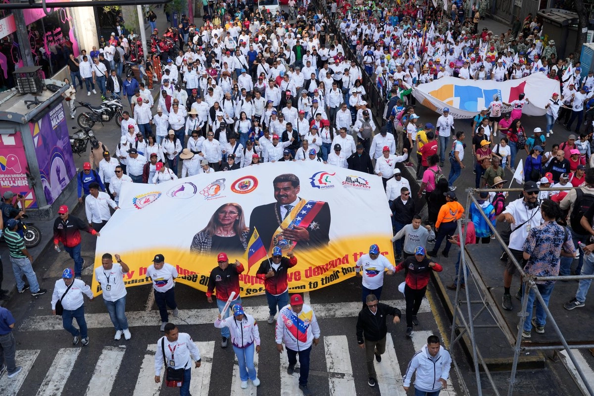 Marchan miles en Venezuela para pedir liberación de Maduro