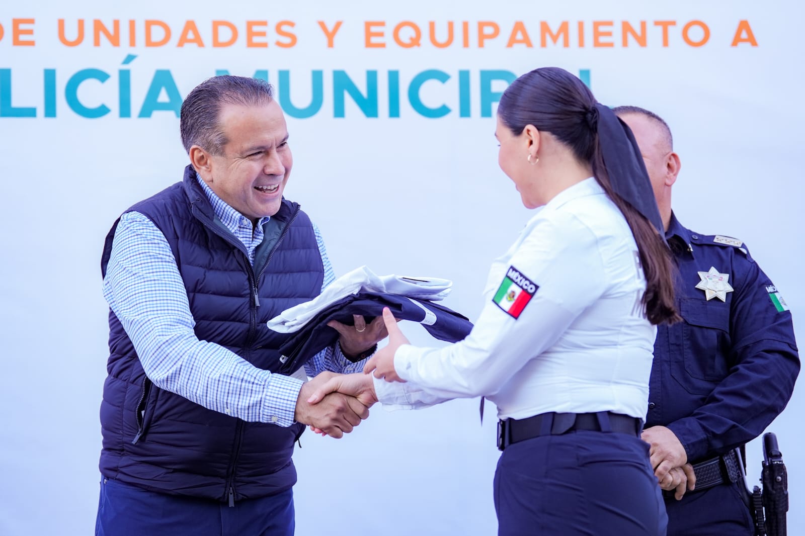 Entrega equipamiento Toño Astiazarán a policías Entrega equipamiento Toño Astiazarán a policías