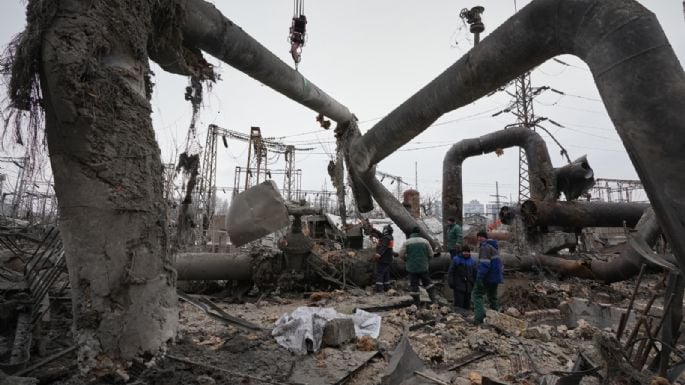 Bombardea Rusia red eléctrica de Ucrania