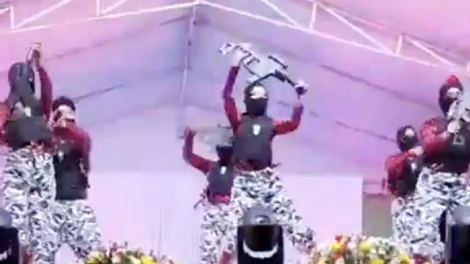 Cesan a maestros por coreografía de alumnos