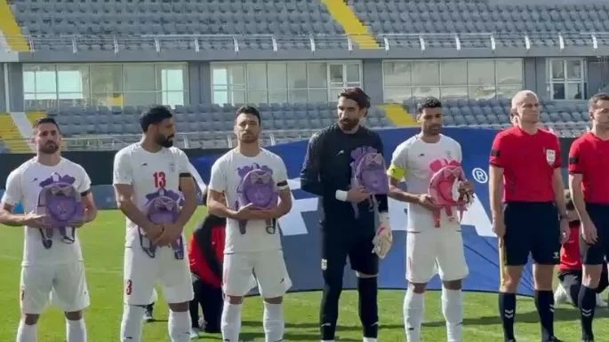 Protesta selección Iraní en partido amistoso de fut Protesta selección Iraní en partido amistoso de fut
