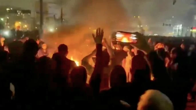 Ejecuta Irán a tres jóvenes por delito de “declarar la guerra a Dios” Ejecuta Irán a tres jóvenes por delito de “declarar la guerra a Dios”