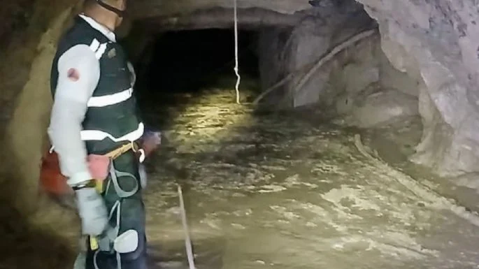 Rescatan a minero “sepultado” en derrumbe Rescatan a minero “sepultado” en derrumbe