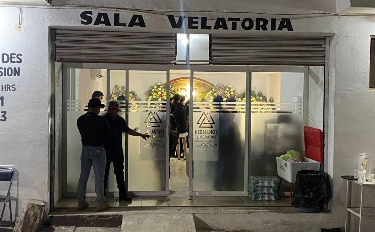 DESPIDEN A PROFESORAS ASESINADAS POR UN ALUMNO EN MICHOACÁN; FAMILIARES EXIGEN JUSTICIA DESPIDEN A PROFESORAS ASESINADAS POR UN ALUMNO EN MICHOACÁN; FAMILIARES EXIGEN JUSTICIA