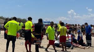Muere joven hombre tras rescatar del mar a 4 menores