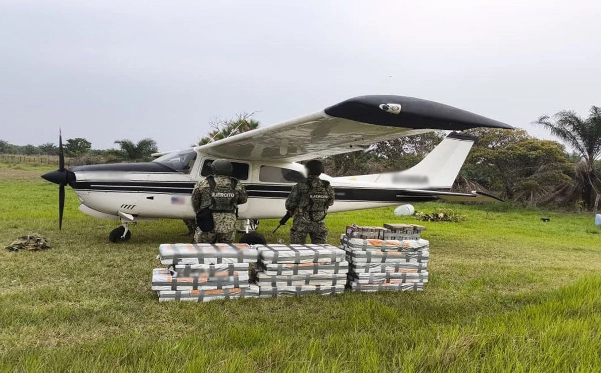 Incauta Ejército avioneta con 636 kilos de coca