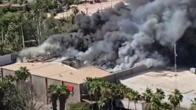 Van cinco muertos y 46 heridos en incendio en plaza comercial