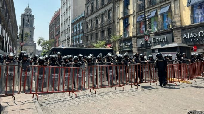 BLINDAN POLICÍAS DIVERSAS CALLES DE LA CDMX PARA EVITAR QUE LA CNTE LLEGUE AL ZÓCALO