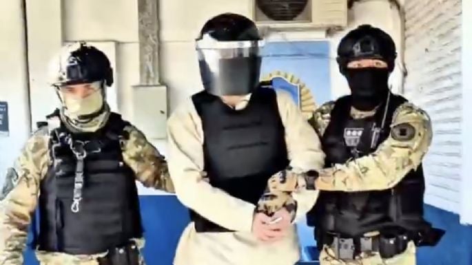 Trasladan a contralmirante acusado de huachicol a un penal argentino