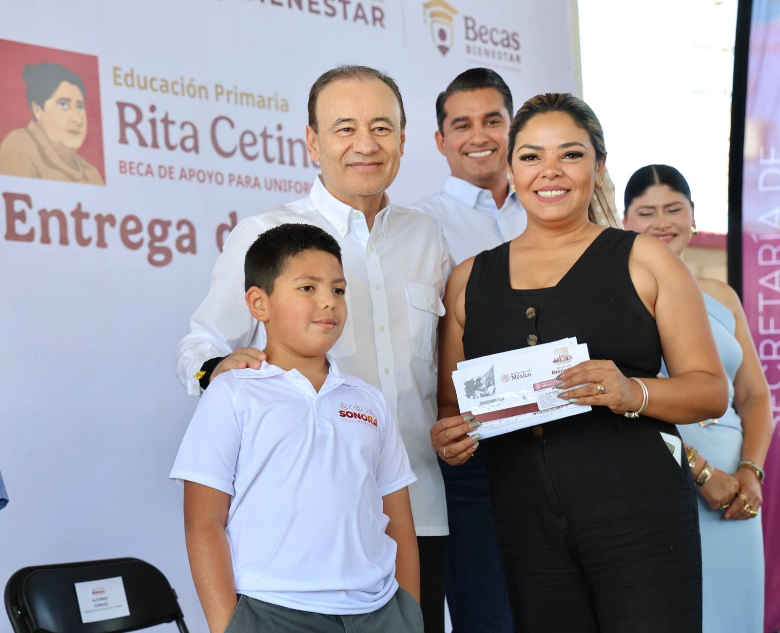 Arranca gobernador Durazo entrega de Becas “Rita Cetina” Arranca gobernador Durazo entrega de Becas “Rita Cetina”