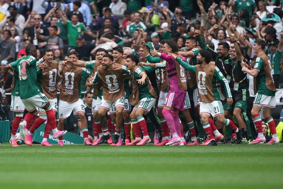 GANA MÉXICO SU PRIMER PARTIDO DE INAUGURACIÓN EN UN MUNDIAL DE FUTBOL