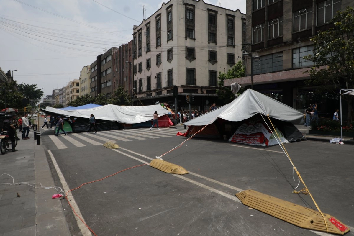 VOTAN LOS MAESTROS DE LA CNTE PARA CONTINUAR CON SU HUELGA NACIONAL