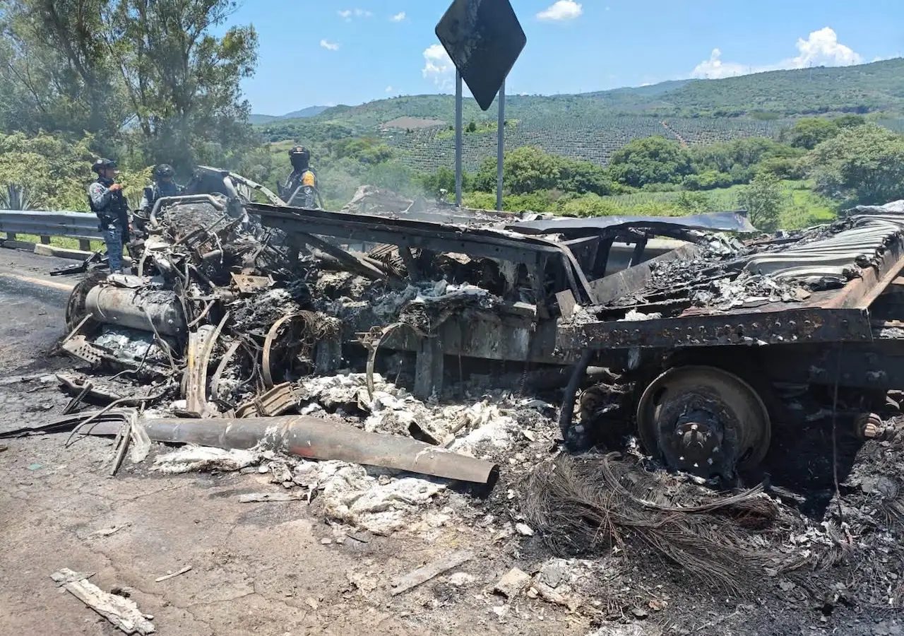 Mueren diez personas en un choque múltiple en carretera Mueren diez personas en un choque múltiple en carretera