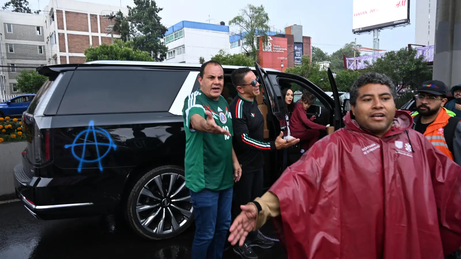 INCREPAN AL DIPUTADO MORENISTA CUAUHTÉMOC BLANCO Y LO LLAMAN “ASESINO”