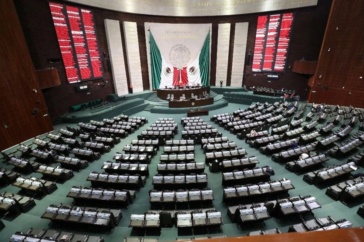 Demandan extrabajadores a Cámara de Diputados por retiro de apoyo económico