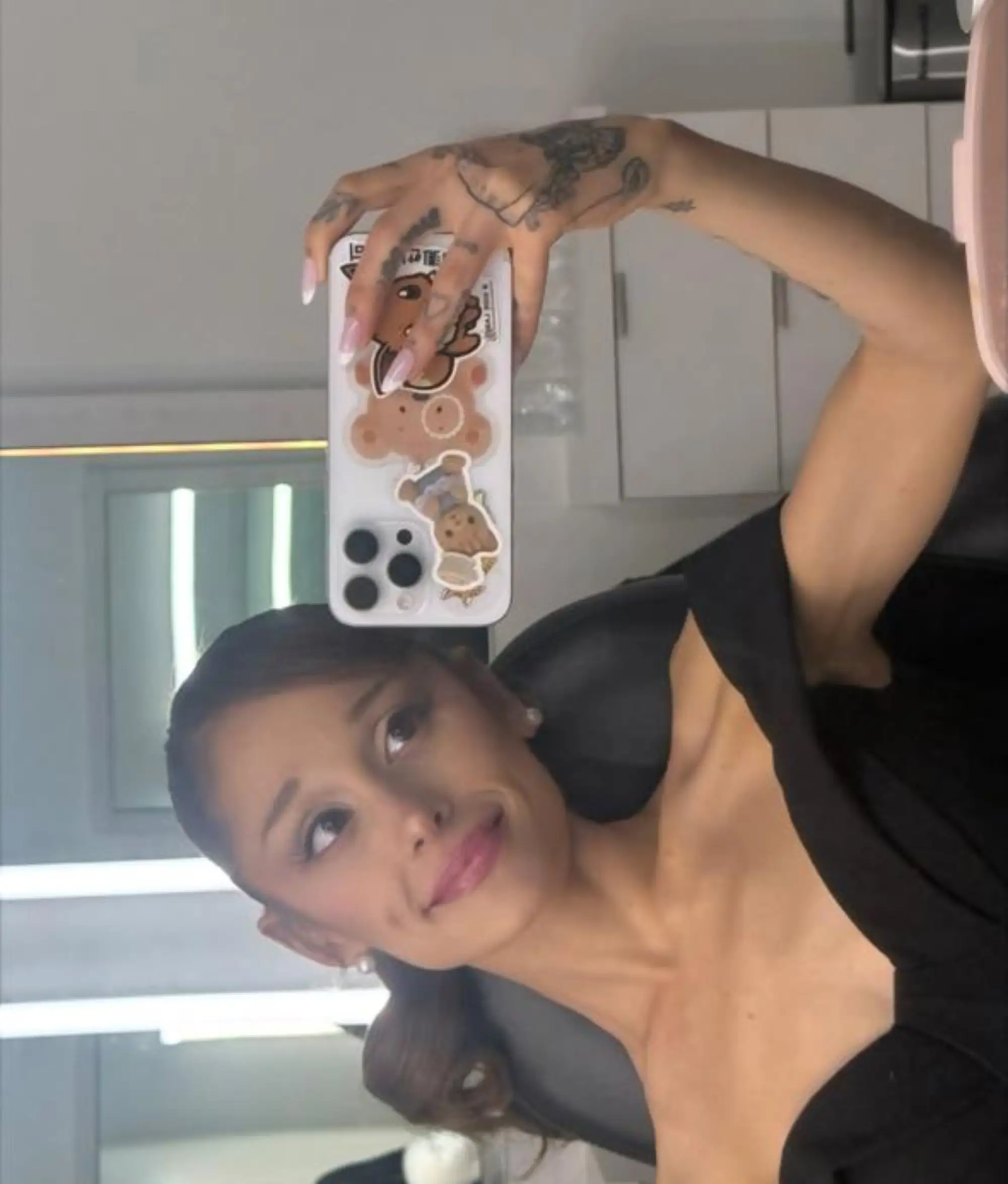Toma un respiro Ariana Grande de su chamba Toma un respiro Ariana Grande de su chamba