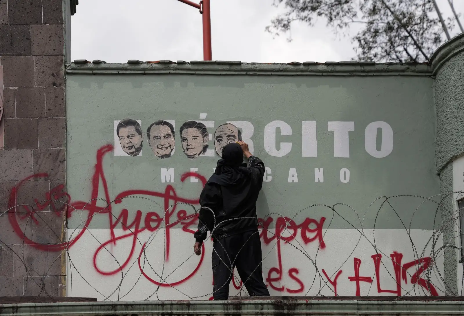 Documenta La Jornada hallazgo de bolsas con restos humanos en caso Ayotzinapa