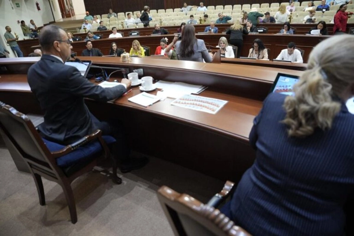 SESIONARÁ CONGRESO DE SINALOA PARA DESIGNAR RELEVO DE ROCHA MOYA
