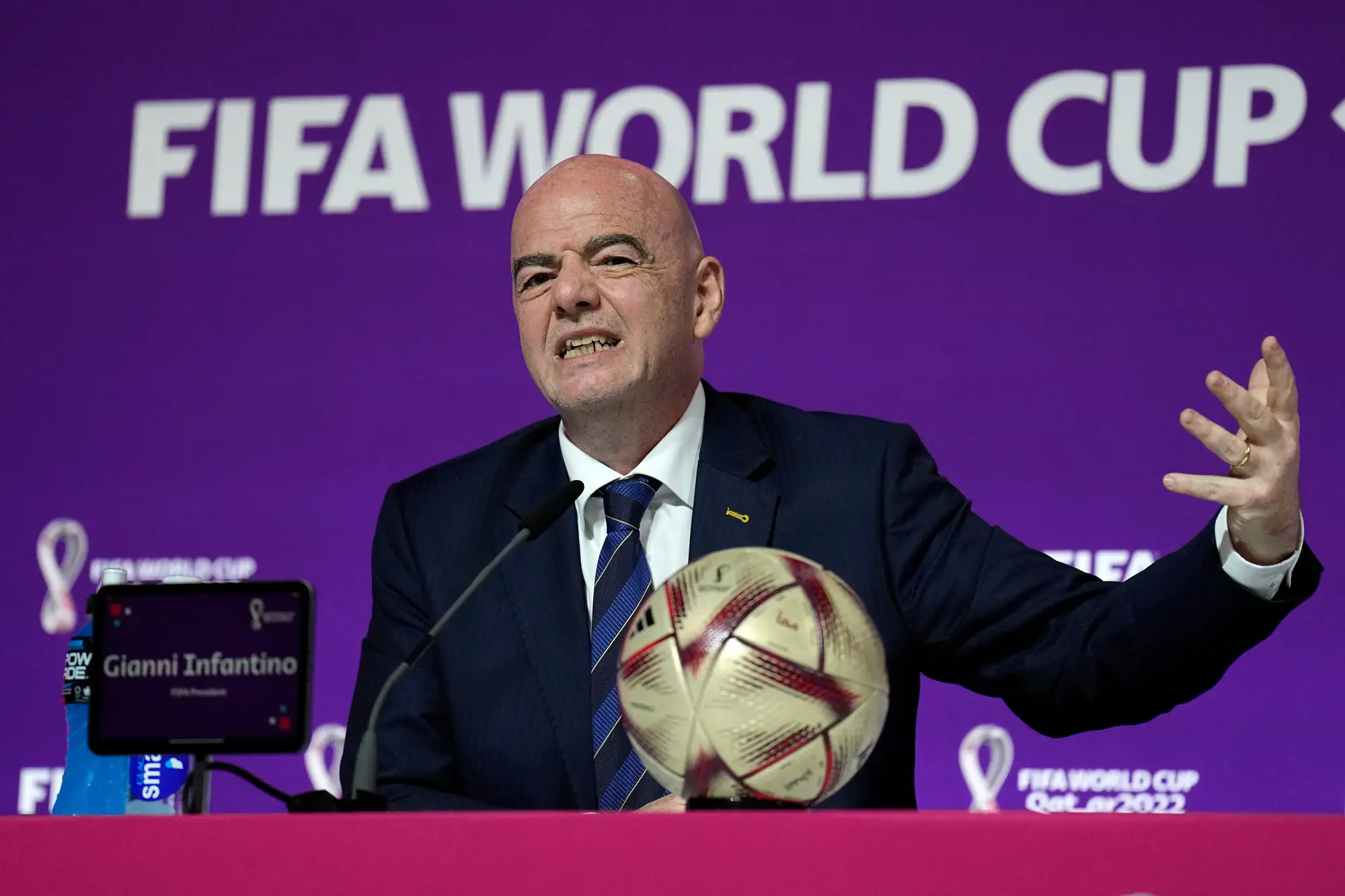Pierde UEFA confianza en Infantino