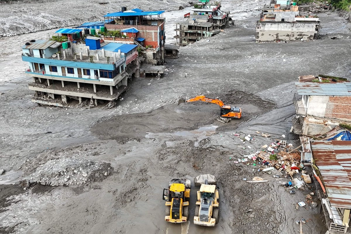 Aumenta a 362 muertos por inundación en Nepal y China Aumenta a 362 muertos por inundación en Nepal y China