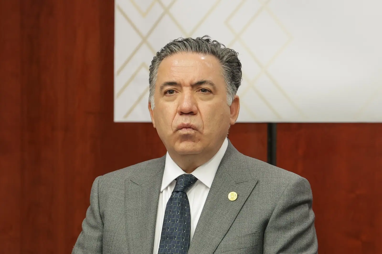 Anuncia Inzunza regreso presencial al Senado; muy “compa” de Rocha Moya